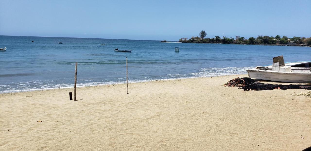 ホテル Starfish Tobago Black Rock エクステリア 写真