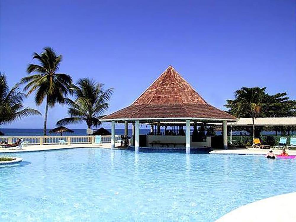 ホテル Starfish Tobago Black Rock エクステリア 写真